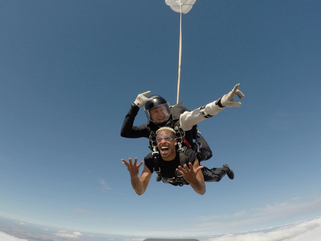 Tandem parachute jump in Frétoy-le-Château