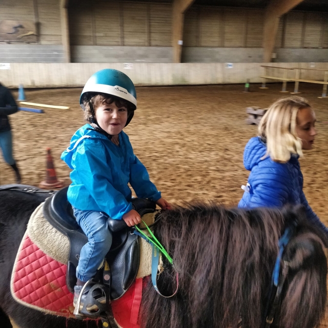 Pony ride in the Dourdan Forest 30 mins